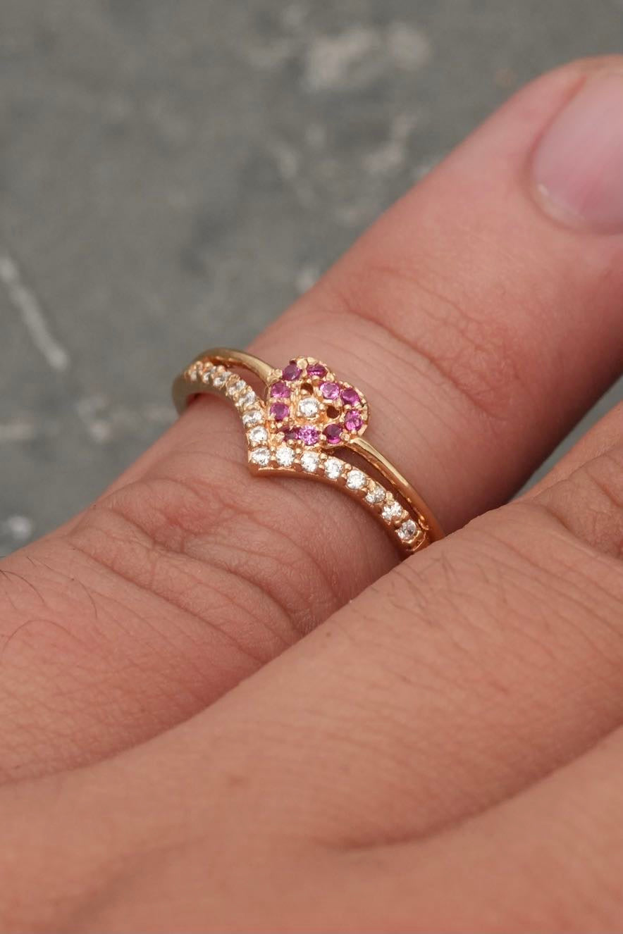 Anillo de corazon con swarovski fucsia y blanco 1.7gr / TALLA 5 1/4 / Oro Amarillo Nac*
