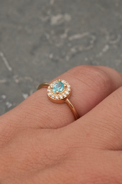 Solitario con swarovski azul y blanco 2.05gr / TALLA 6 1/2 / Oro Amarillo Nac*