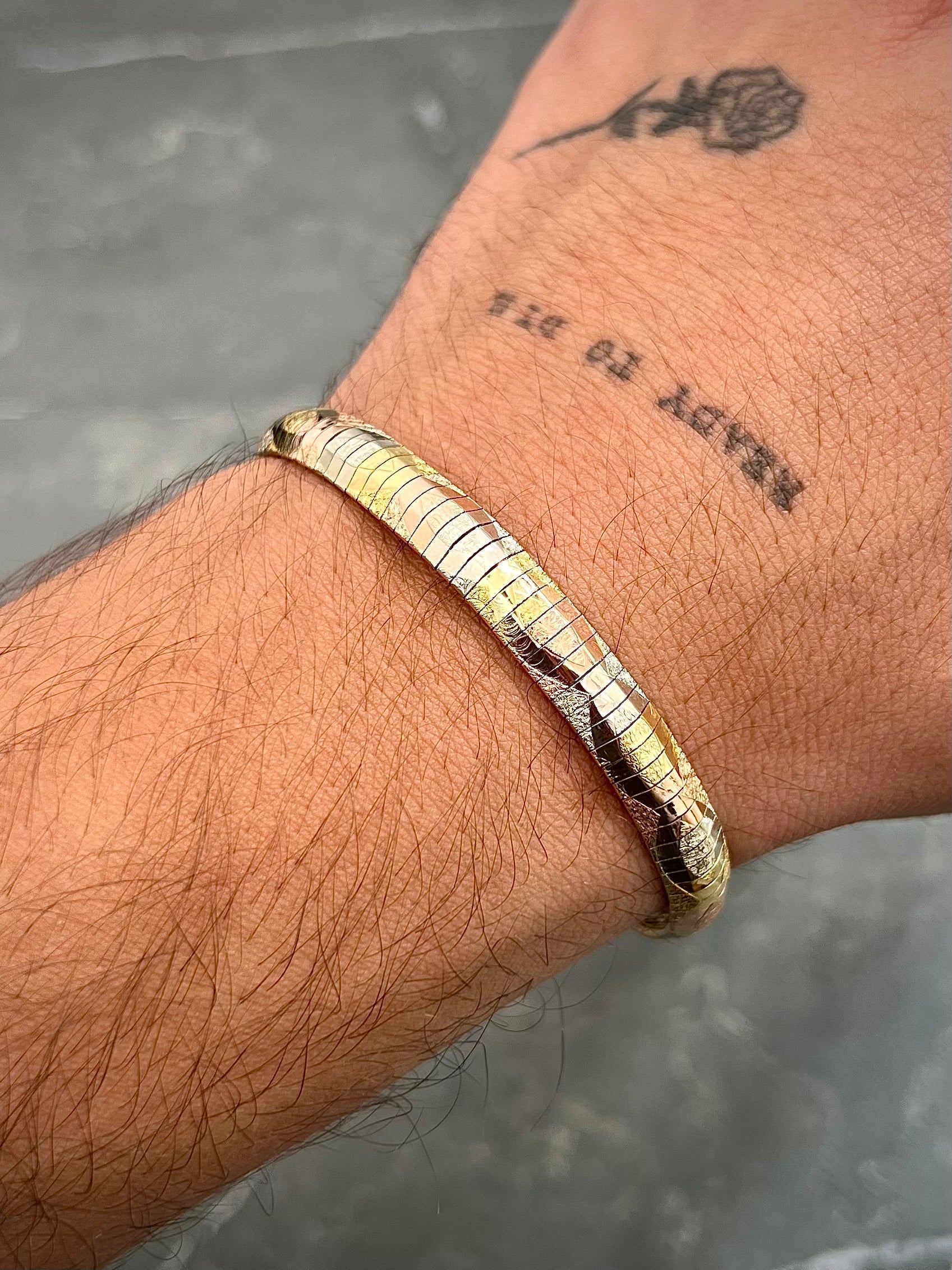 Pulso tipo resorte diamantado 18gr / Largo 19cm / Tres Oros italy +4 M