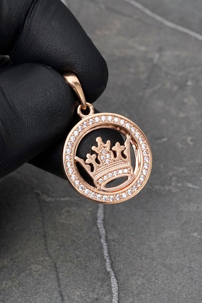 Dije corona con swarovski blanco 5.3gr / Largo 3.1cm — Oro Rosado