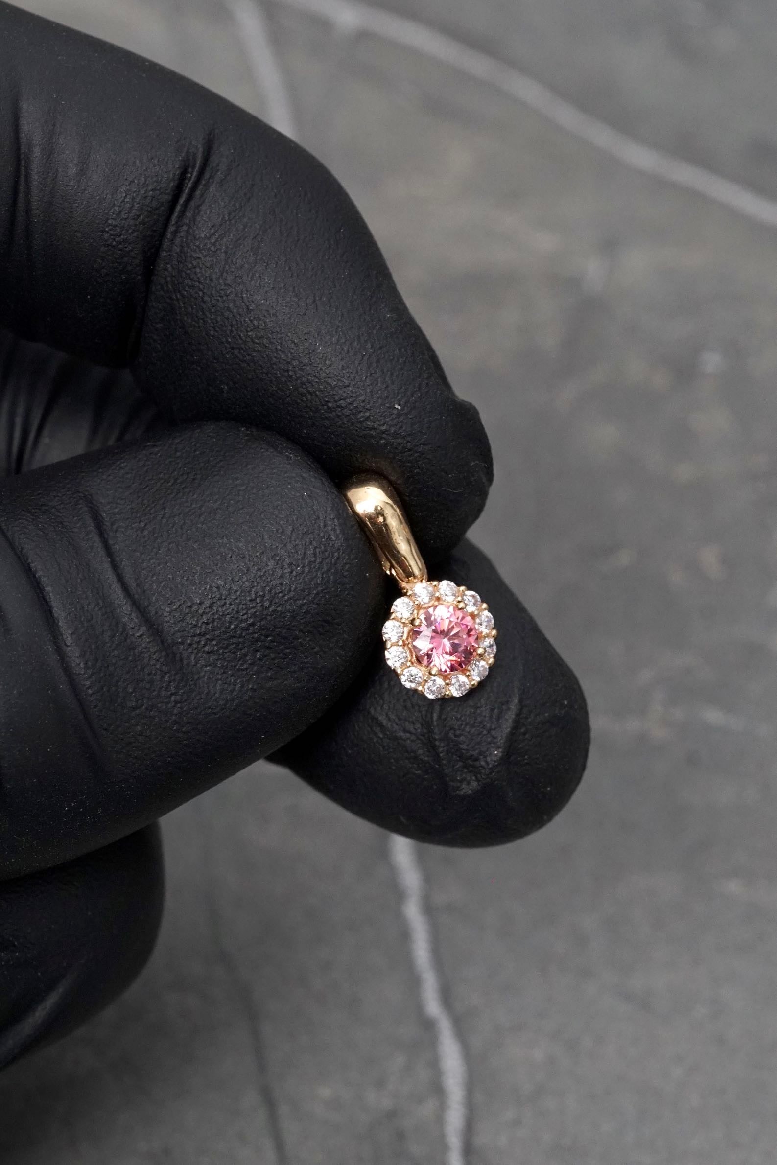 Dije flor con swarovski rosado y blanco 0.95gr / Largo 1.3cm — Oro Amarillo