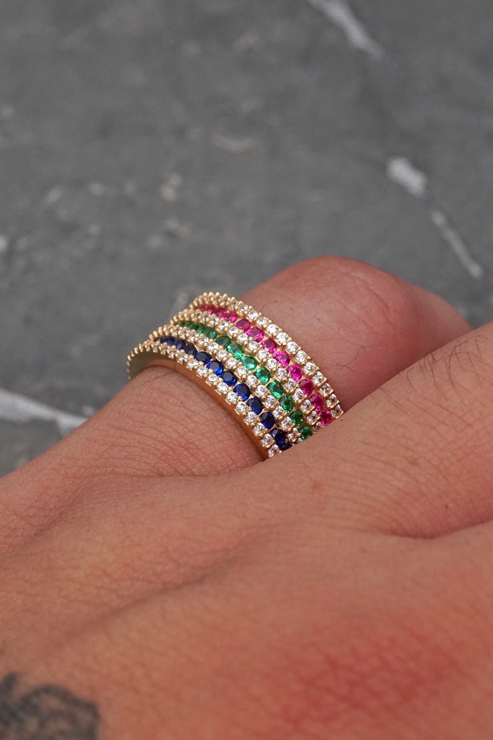 Anillo con swarovski multicolor 5.45gr / Talla 6 1/2 / Oro Amarillo Nac*