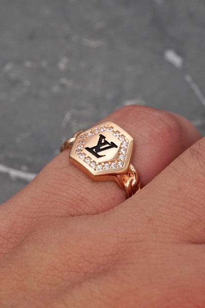 Anillo lv con swarovski blanco 3.7gr / Talla 6 / Oro Rosado Nac*