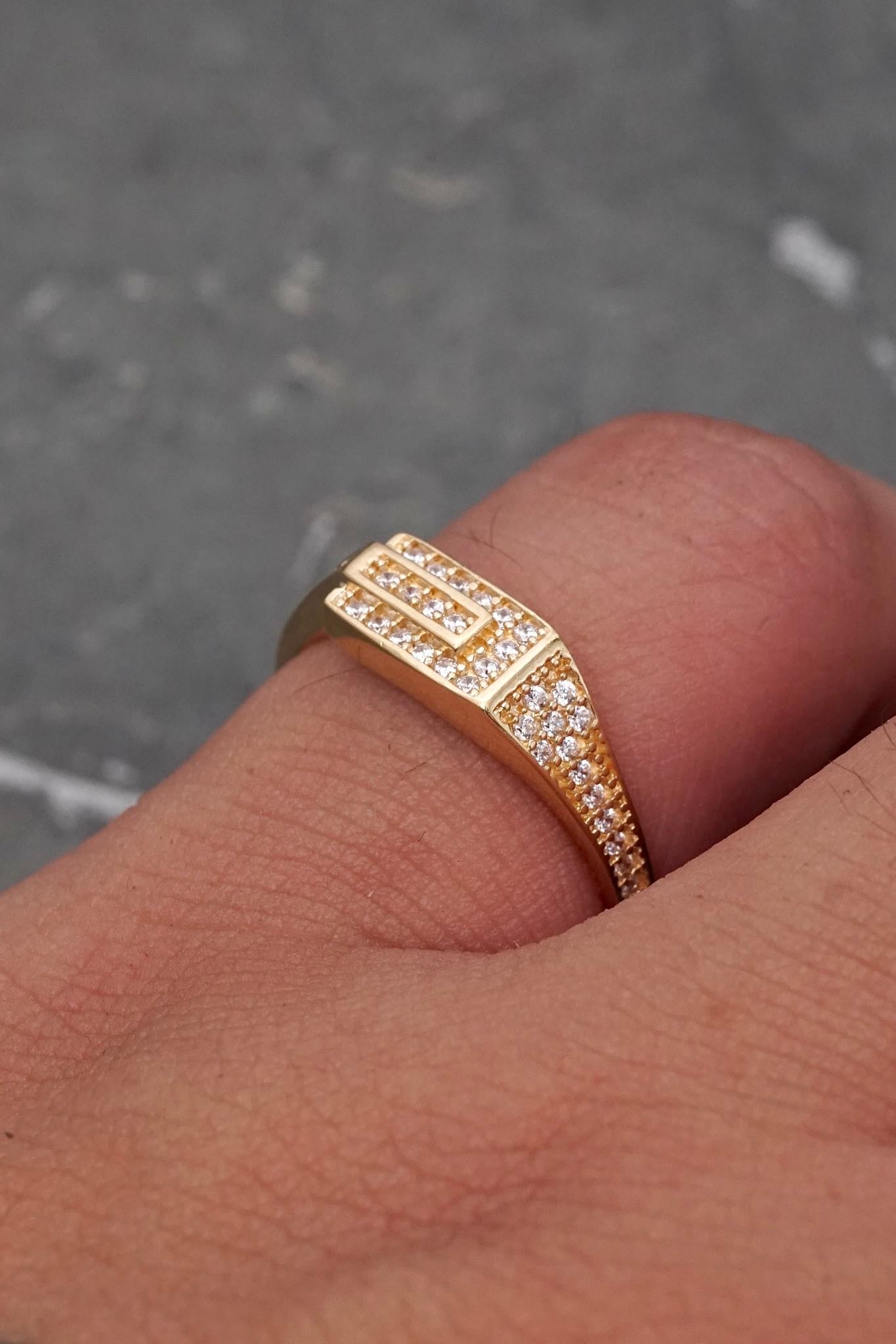 Anillo con swarovski blanco 2.55gr / Talla 7 1/4 / Oro Amarillo Nac*