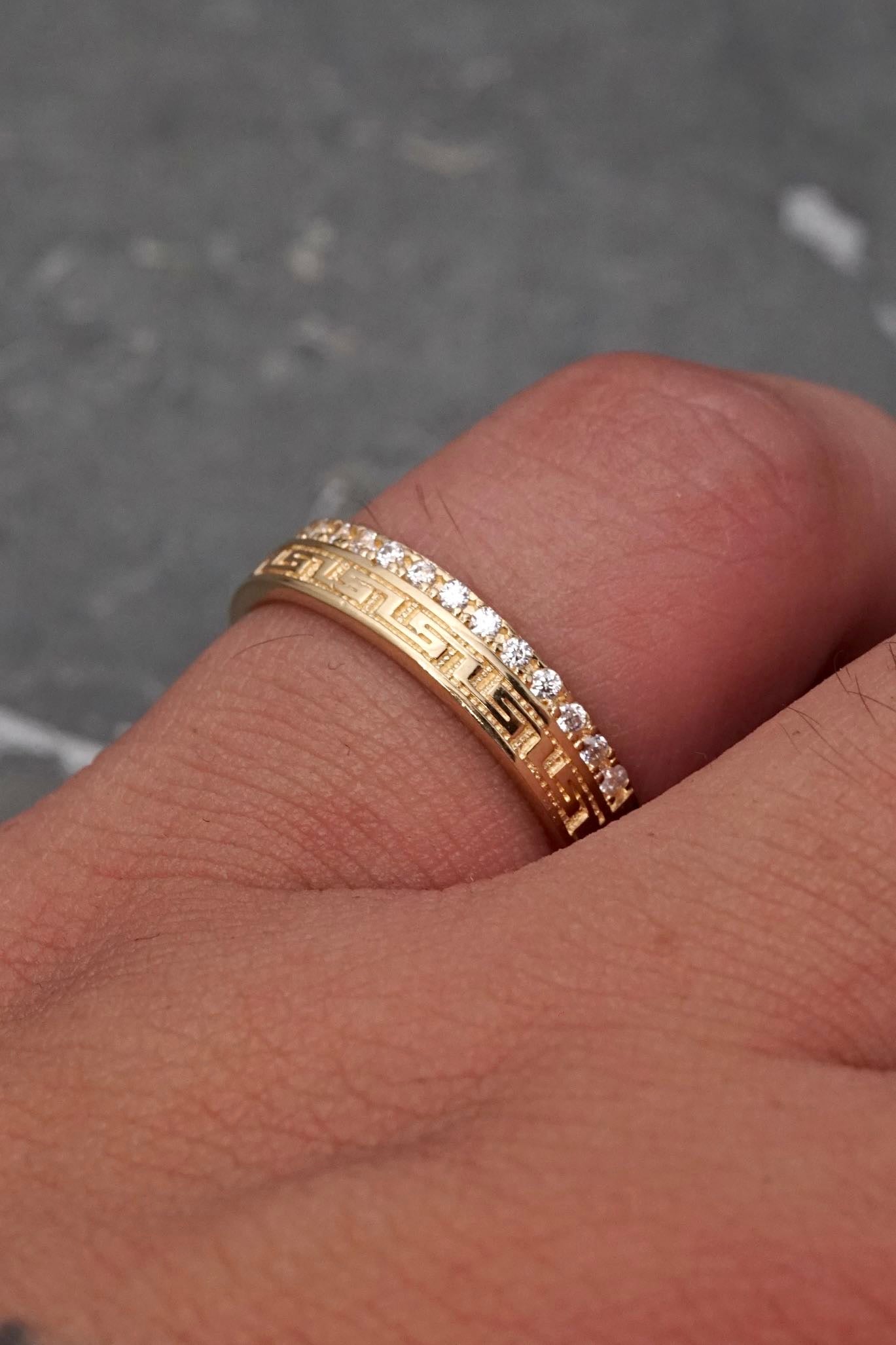 Anillo medusa con swarovski blanco 2.9gr / Talla 6 3/4 / Oro Amarillo Nac*