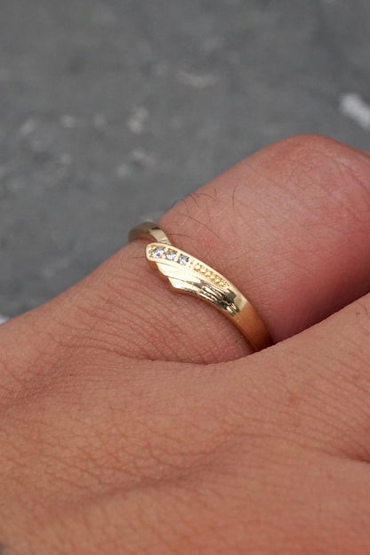 Anillo con swarovski blanco 1.4gr / Talla 6 3/4 / Oro Amarillo Nac*