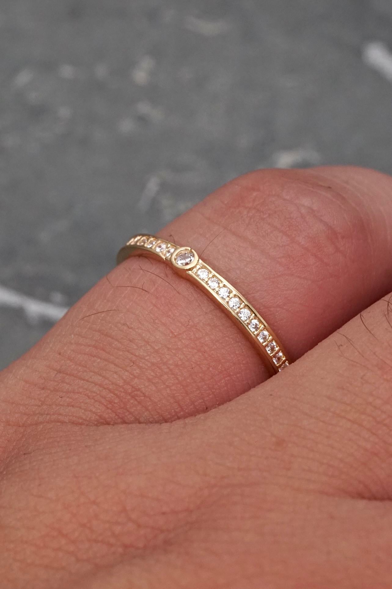 Anillo con swarovski blanco 1.35gr / Talla 7 1/4 / Oro Amarillo Nac*