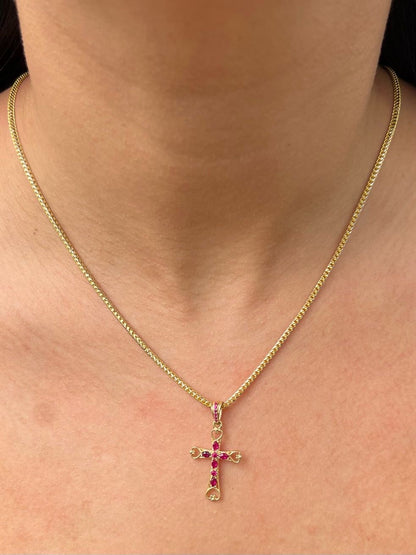 Dije cruz con swarovski fucsia 1.8gr / Largo 3.2cm — Oro Amarillo