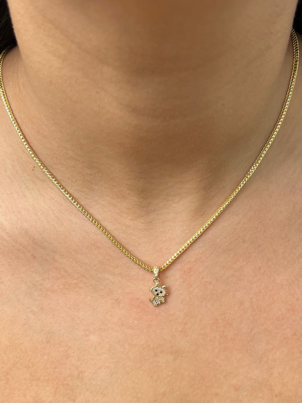 Dije de gato con swarovski blanco 1.05gr / Largo 1.8cm — Oro Amarillo