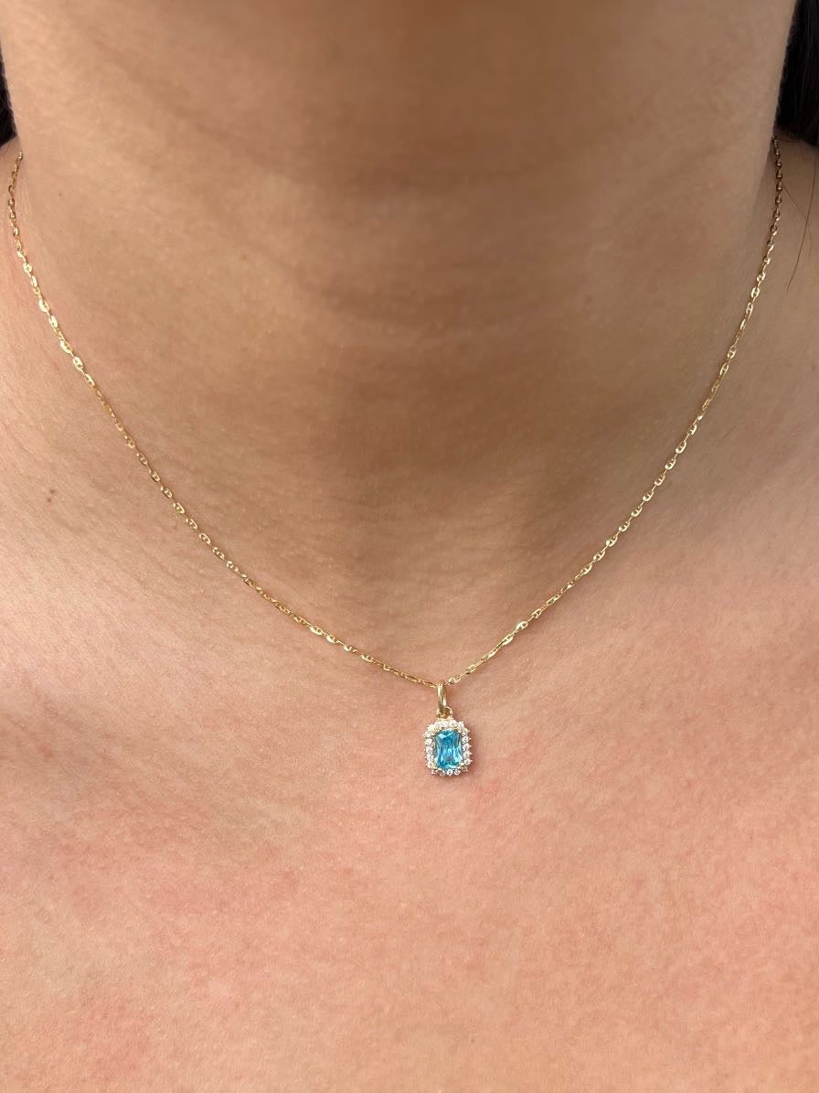 Dije con swarovski azul y blanco 0.9gr / Largo 1.5cm — Oro Amarillo