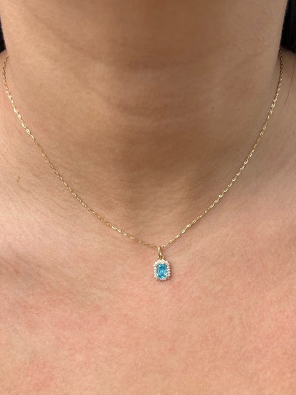 Dije con swarovski azul y blanco 0.9gr / Largo 1.5cm — Oro Amarillo