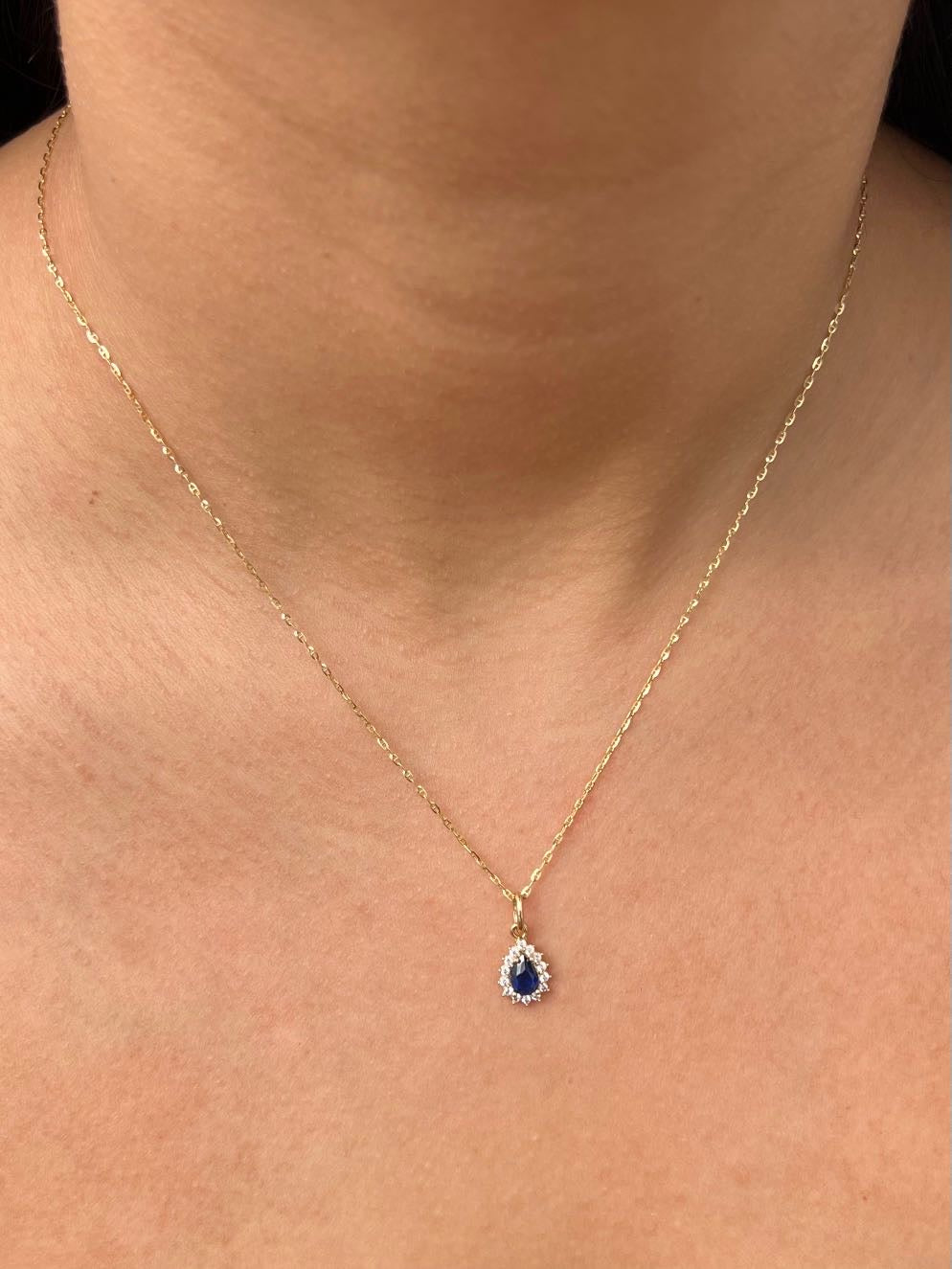 Dije lagrima con swarovski azul y blanco 0.75gr / Largo 1.5cm — Oro Amarillo