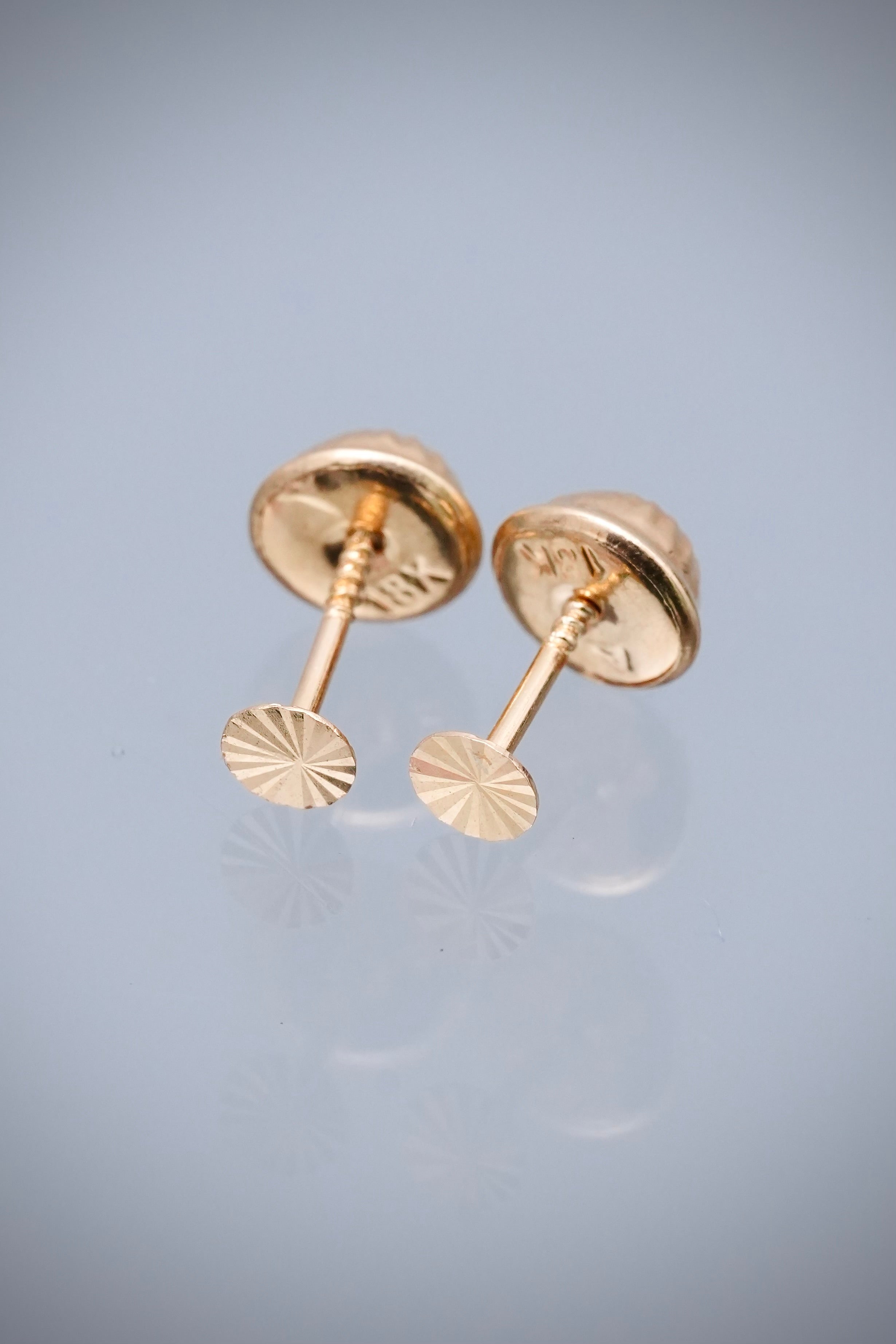Topos De Circulo Diamantado 0.35gr / Largo 0.3cm — Oro Amarillo