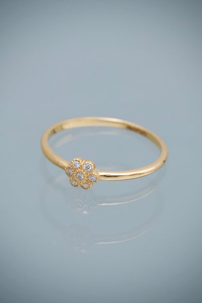 Anillo Flor con 6pts de Moissanitas Blancas 1.2gr / Talla 6 1/4 — Oro Amarillo