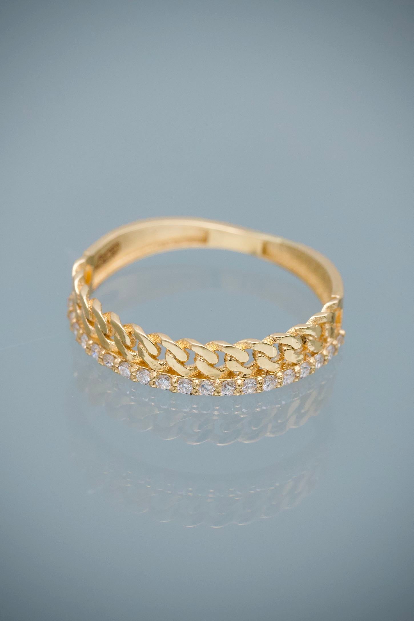 Anillo Cubano con 16pts de Diamante Blanco 1.6gr / Talla 6 1/2 — Oro Amarillo