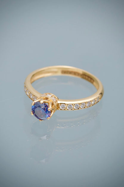 Solitario con 71pts de Moissanitas 2.8gr / Talla 6 3/4 — Oro Amarillo
