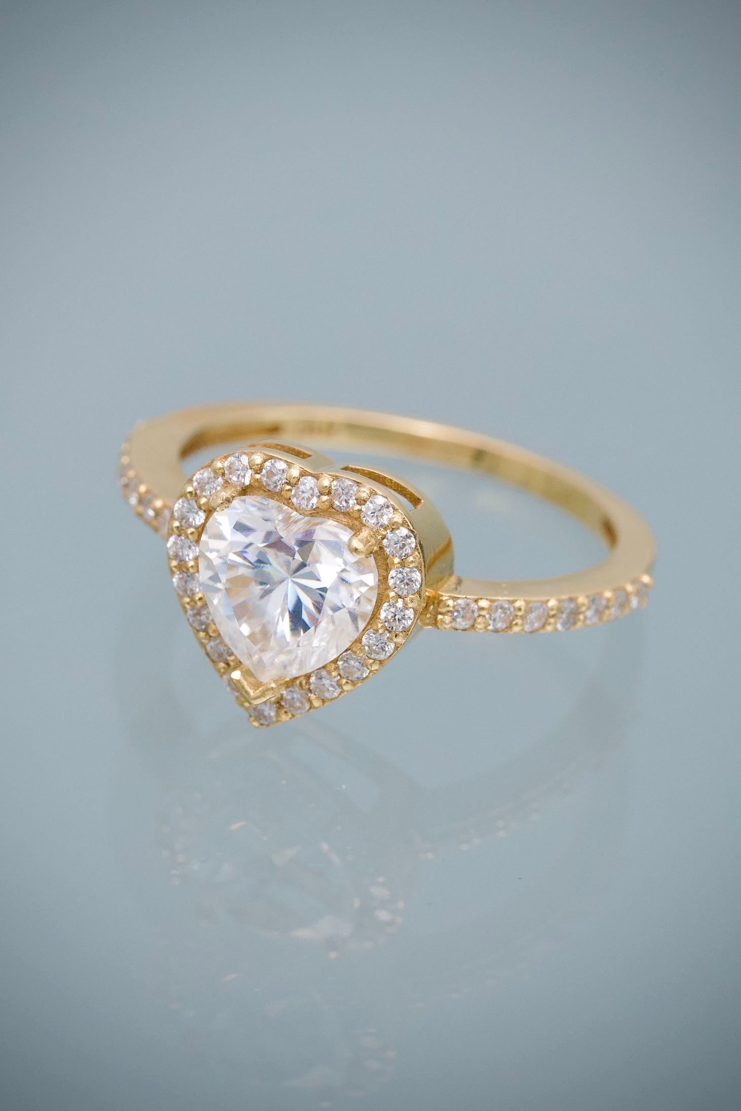 Solitario Corazon con 291pts de Paraiba y 29pts de Moissanitas 2.75gr / Talla 7 — Oro Amarillo