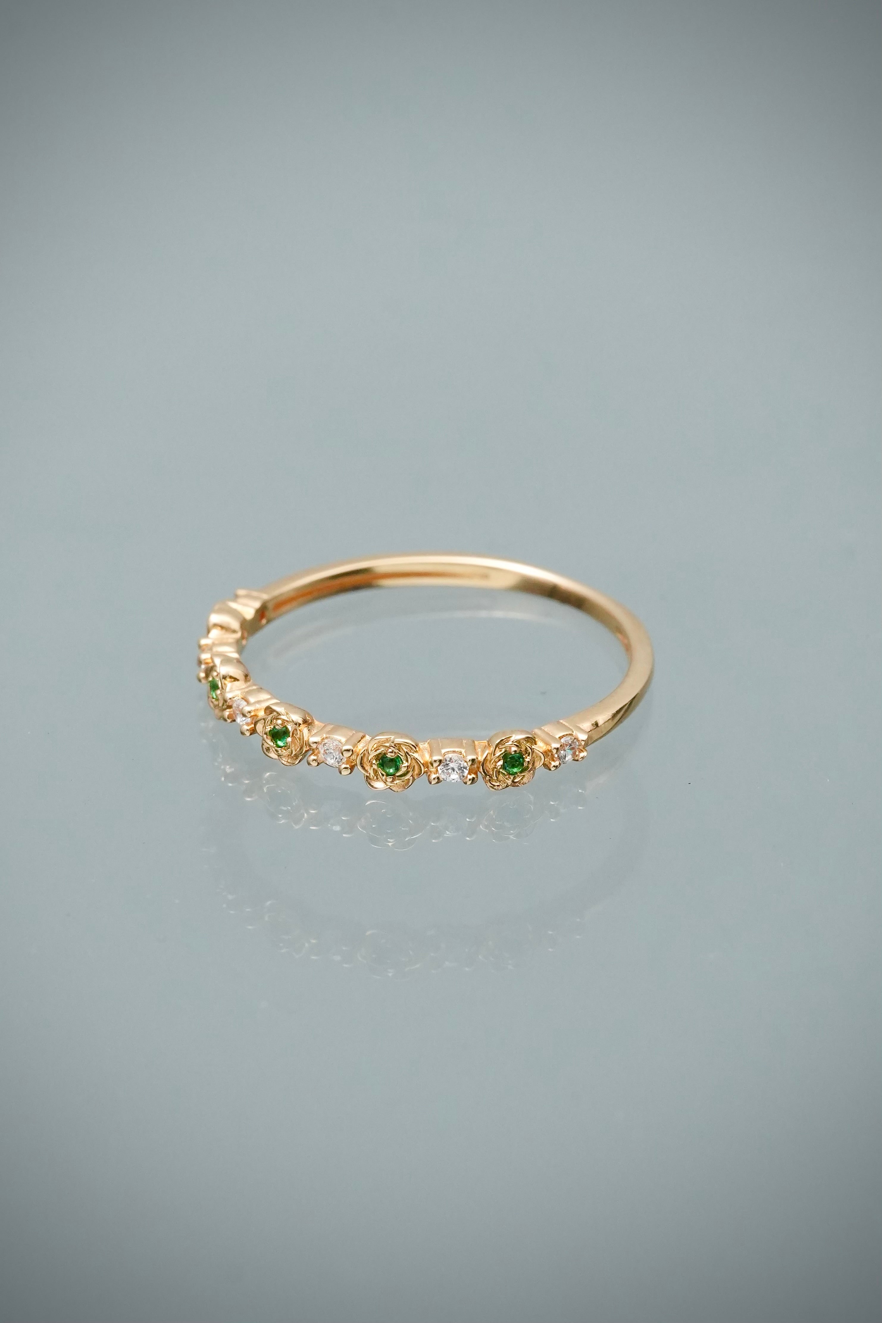 Anillo con Swarovski Verde y Blanco 1.3gr / Talla 6 — Oro Amarillo 18K