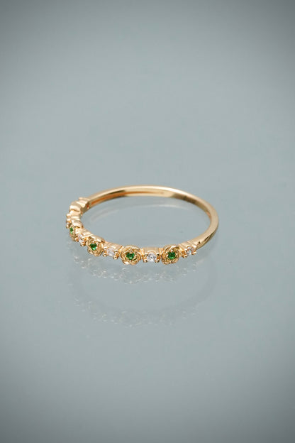 Anillo con Swarovski Verde y Blanco 1.3gr / Talla 6 — Oro Amarillo