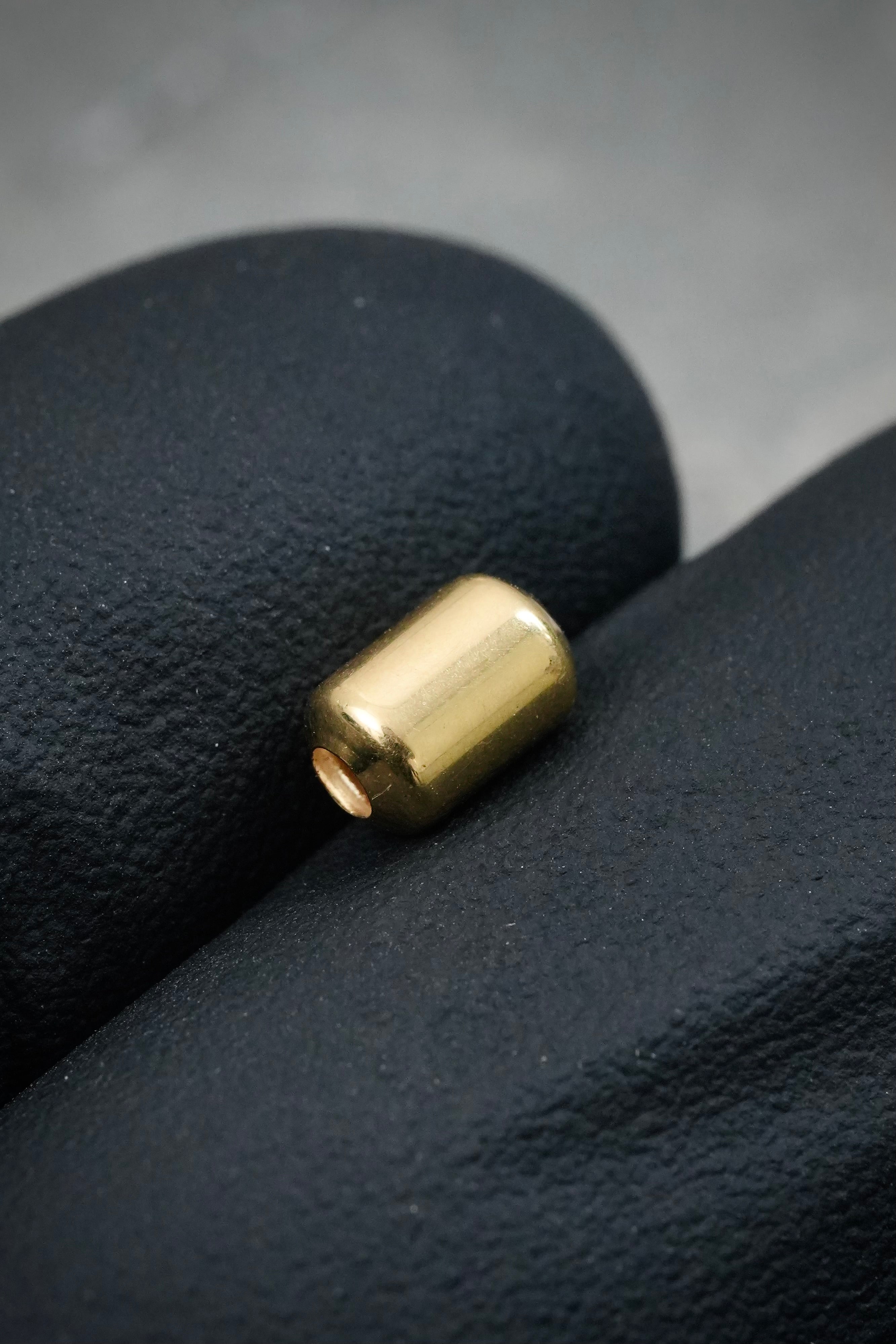 Herraje tubo liso 0.1gr / Largo 0.5cm — Oro Amarillo