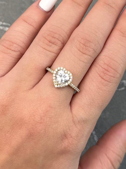 Solitario Corazon con 291pts de Paraiba y 29pts de Moissanitas 2.75gr / Talla 7 — Oro Amarillo