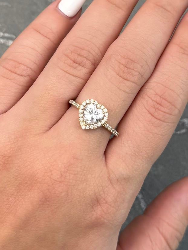 Solitario Corazon con 291pts de Paraiba y 29pts de Moissanitas 2.75gr / Talla 7 — Oro Amarillo