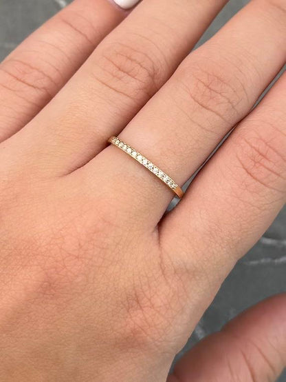 Anillo con 8pts de Moissanitas 1.5gr / Talla 6 1/2 — Oro Amarillo