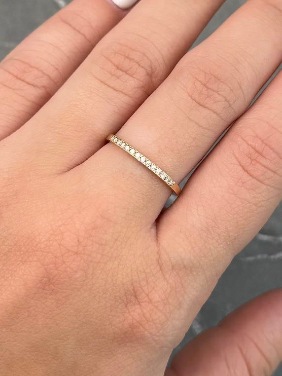 Anillo con 8pts de Moissanitas 1.5gr / Talla 6 1/2 — Oro Amarillo
