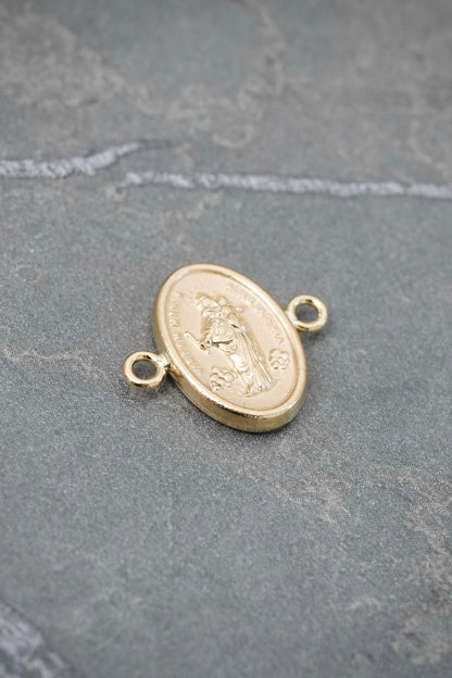Herraje Virgen Maria Auxiliadora 0.65gr / 1.6cm / 14.1mm — Oro Amarillo