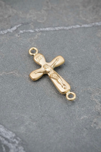 Herraje Cruz con Cristo 0.55gr / 2.3cm / 12.5mm — Oro Amarillo