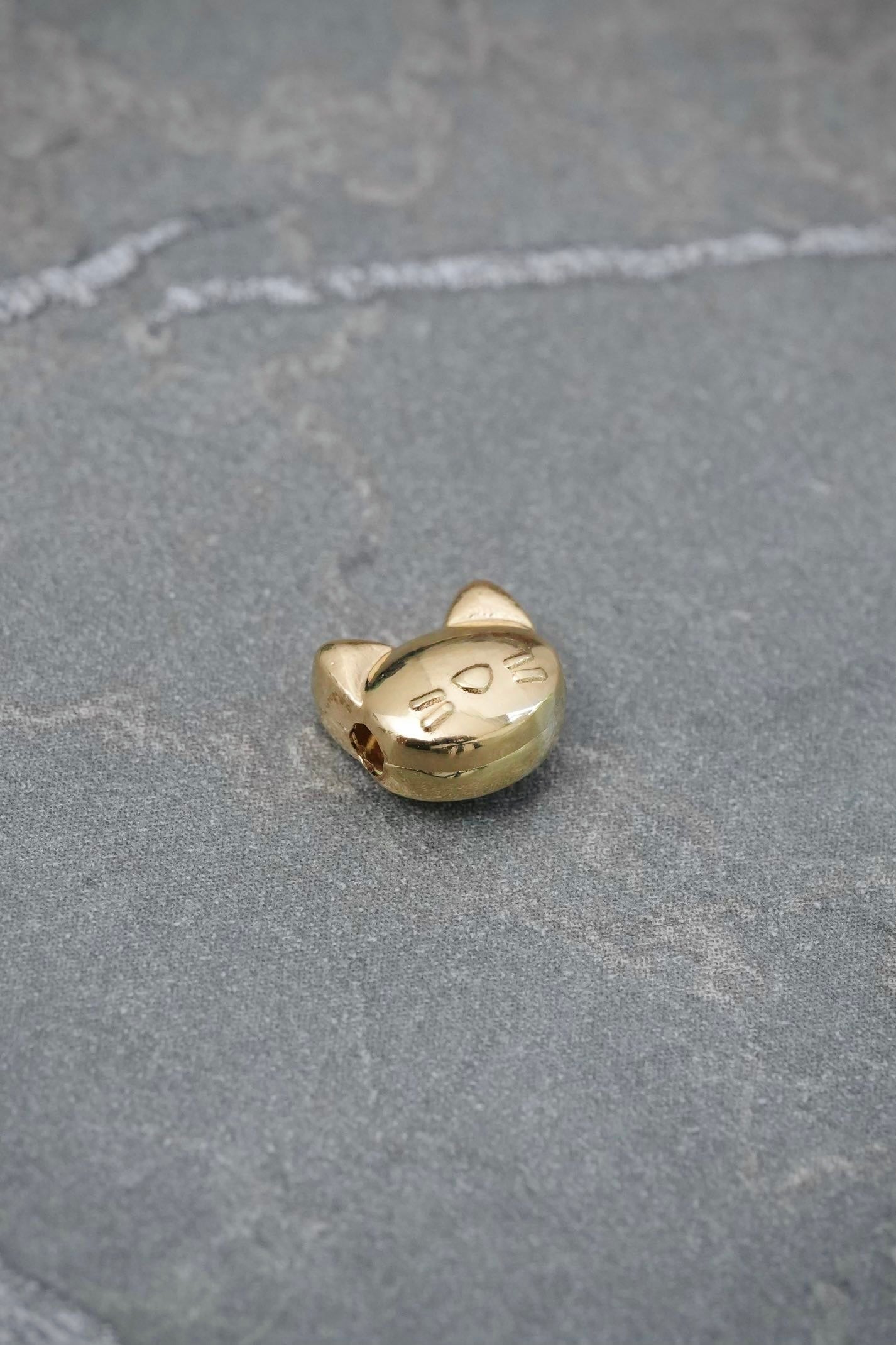 Herraje Gato 0.25gr / 0.7cm / 6.5mm — Oro Amarillo