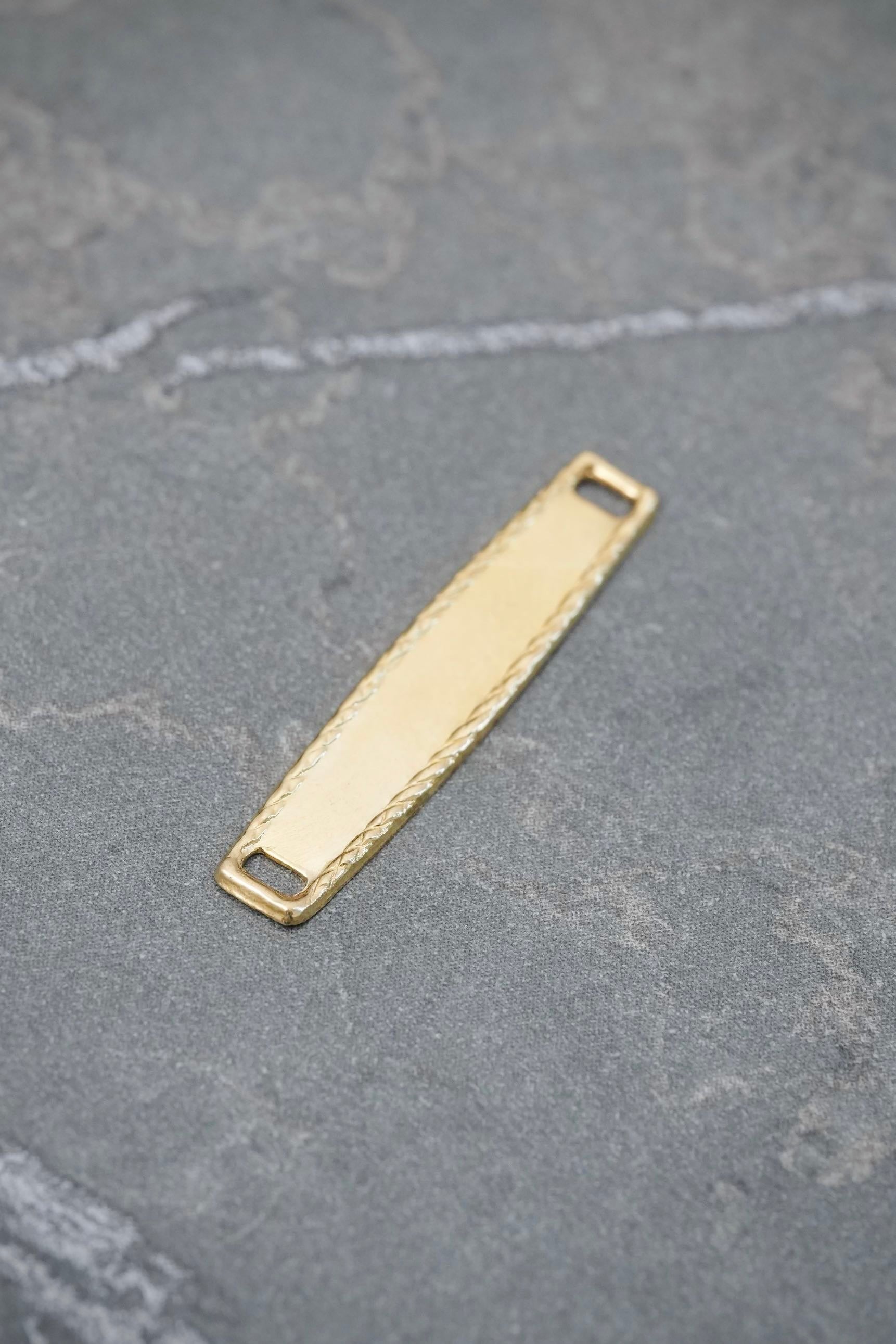 Herraje Placa Diamantada 0.5gr / 2.5cm / 5.2mm — Oro Amarillo
