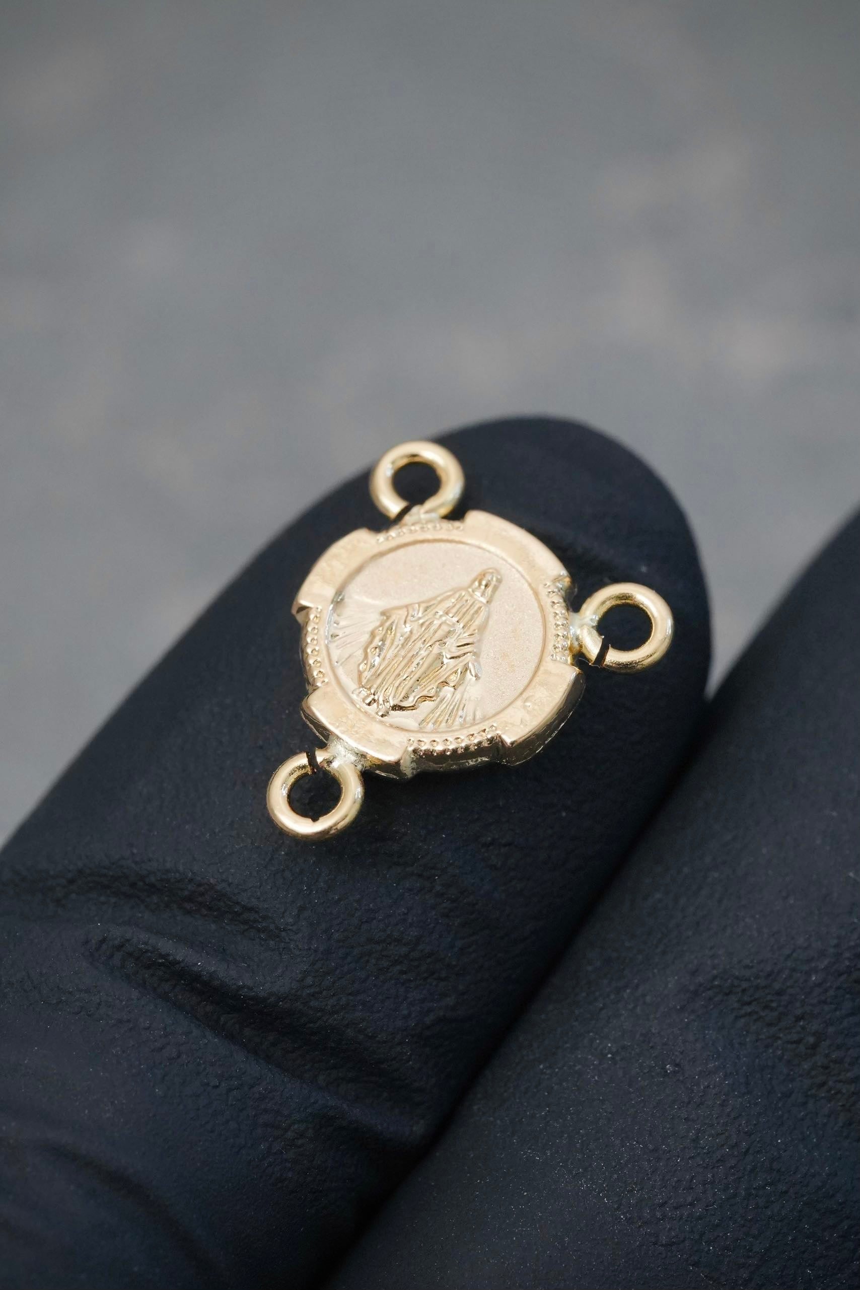 Herraje Crucero de la Milagrosa 0.55gr / 1.2cm / 13.8mm — Oro Amarillo