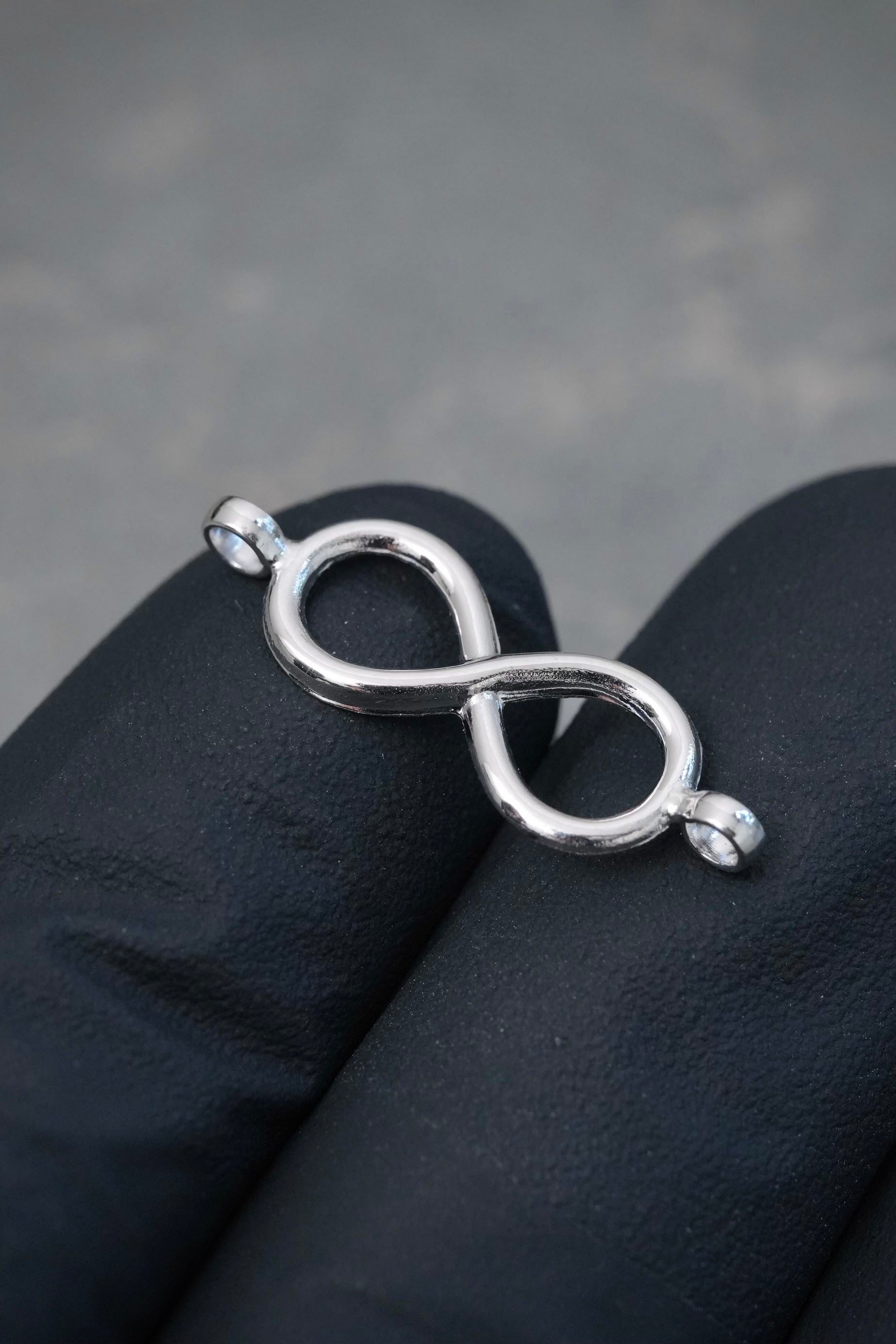 Herraje Infinito 0.4gr / 2.3cm / 7.9mm — Oro Blanco