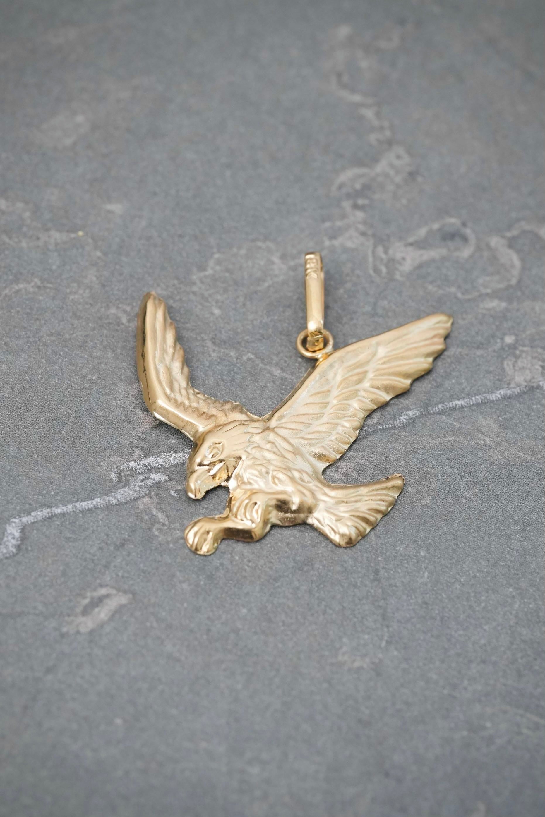 Dije Aguila 2.15gr / 3.1cm / 28mm — Oro Amarillo