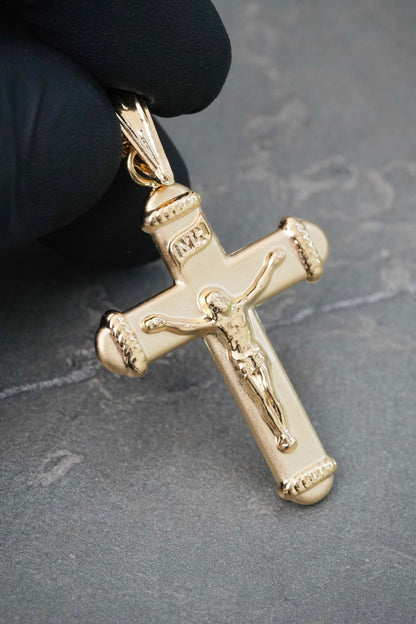 Dije Cruz con Cristo 2.75gr / 4.8cm / 27.3mm — Oro Amarillo
