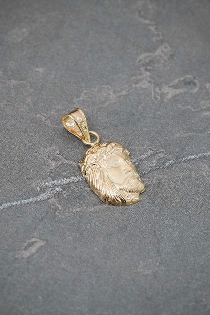 Dije Rostro de Jesus 0.8gr / 2.2cm / 10.1mm — Oro Amarillo