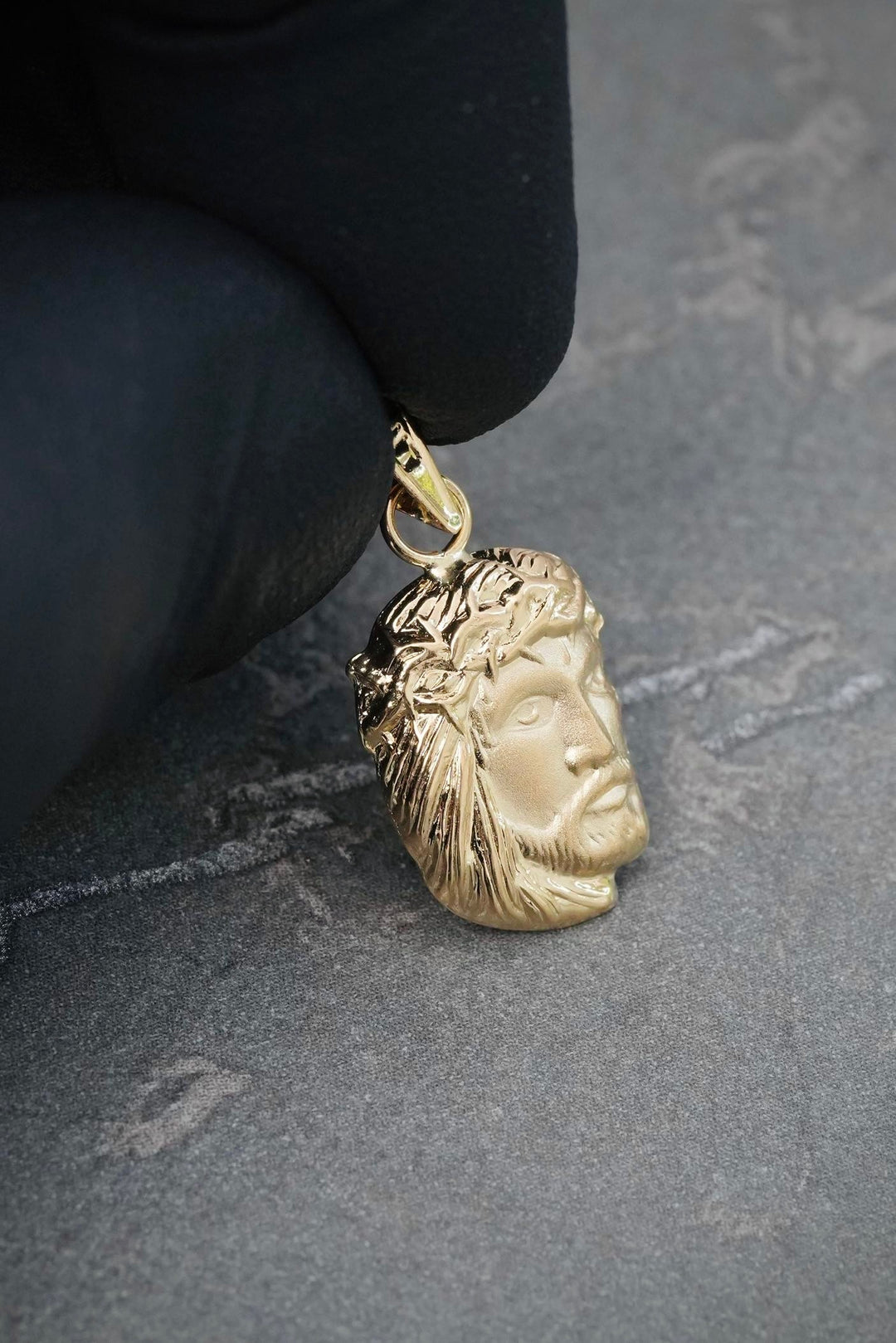 Dije Rostro de Jesus 0.8gr / 2.2cm / 10.2mm — Oro Amarillo