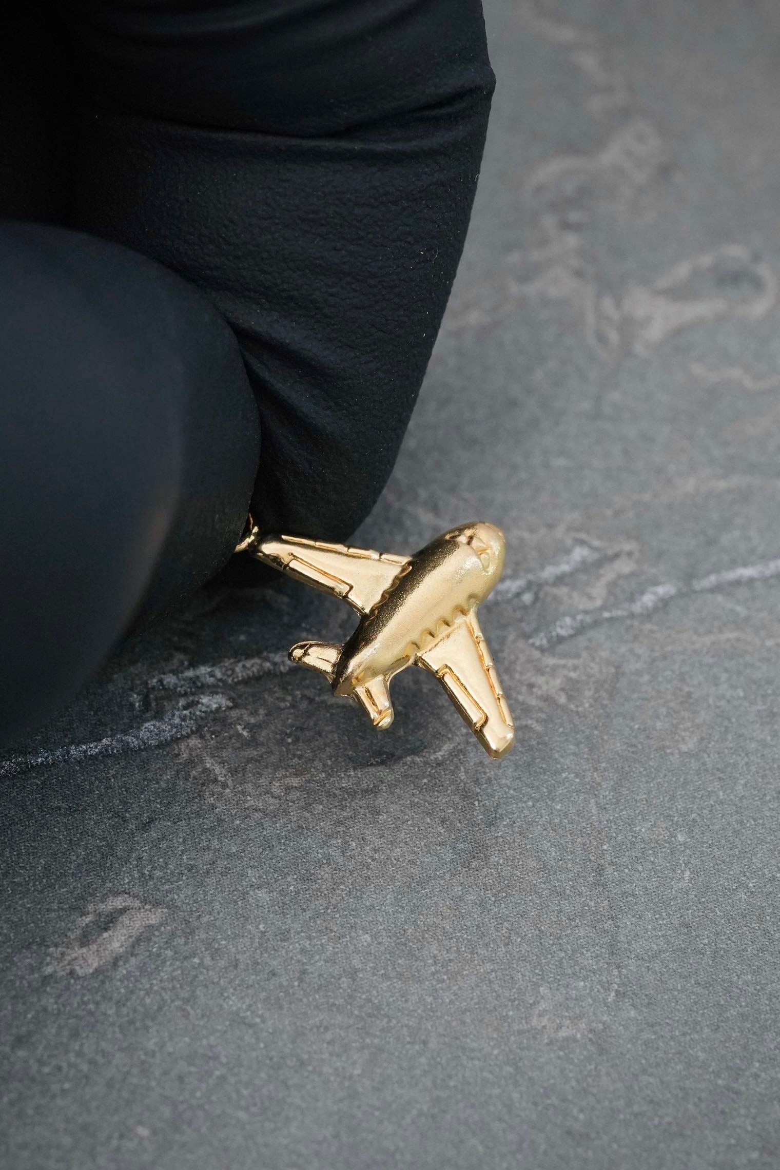 Dije Avion 0.5gr / 2.2cm / 11.3mm — Oro Amarillo