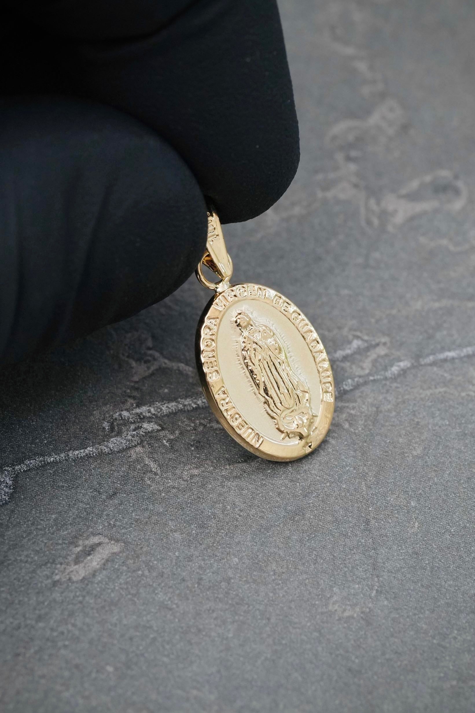Dije Virgen de Guadalupe 0.8gr / 2.4cm / 11.5mm — Oro Amarillo