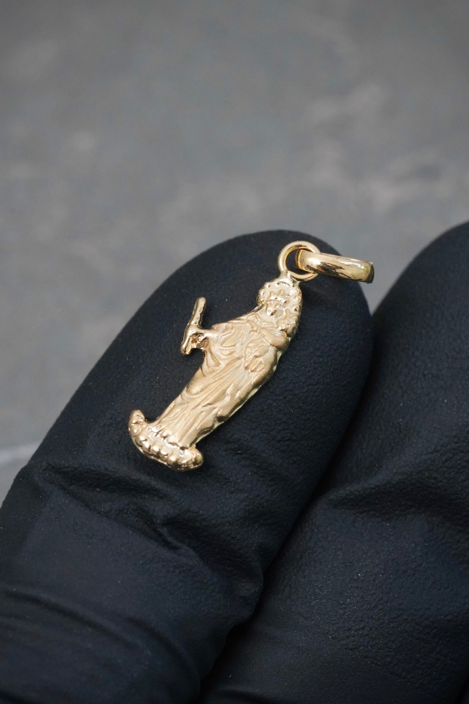 Dije Virgen Maria Auxiliadora 0.5gr / 2.2cm / 7.1mm — Oro Amarillo