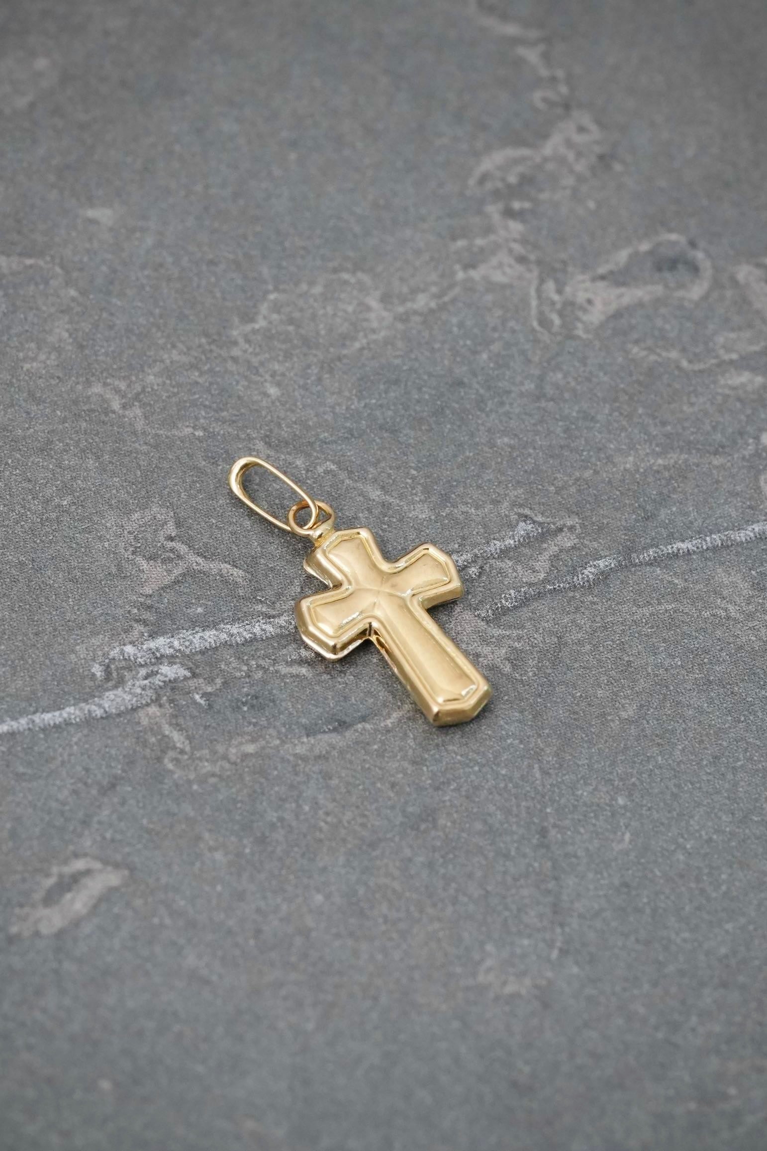 Dije Cruz 0.45gr / 1.9cm / 8.8mm — Oro Amarillo