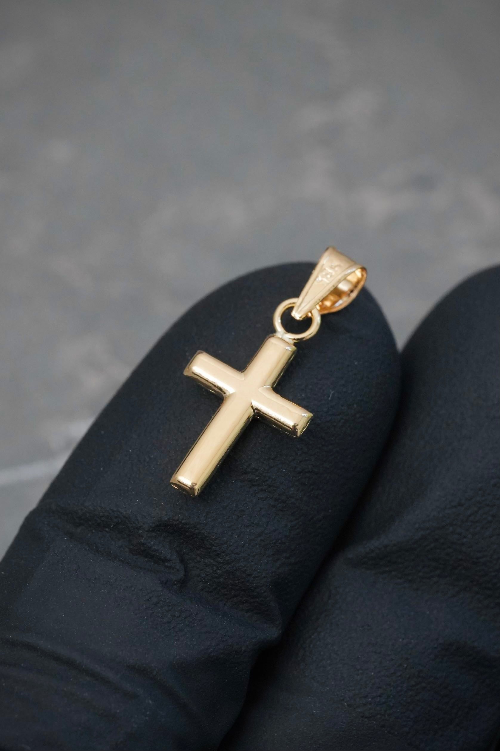 Dije Cruz Lisa 0.3gr / 2cm / 8.7mm — Oro Amarillo