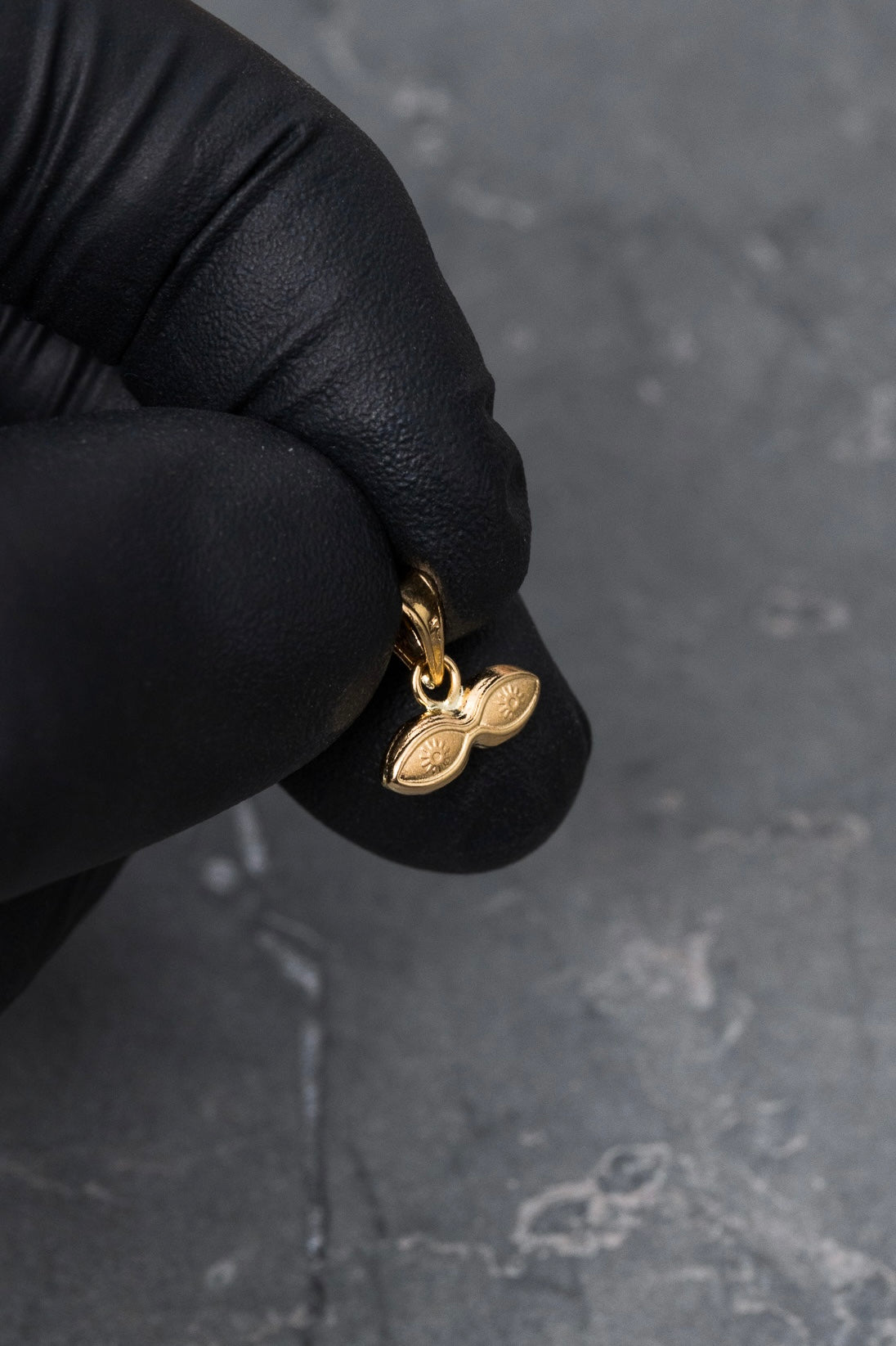 Dije ojos santa lucia 0.3gr / Largo 1.0cm / Oro Amarillo Nac P