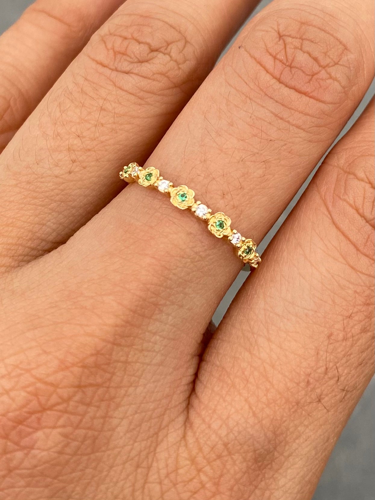 Anillo con Swarovski Verde y Blanco 1.3gr / Talla 6 — Oro Amarillo 18K