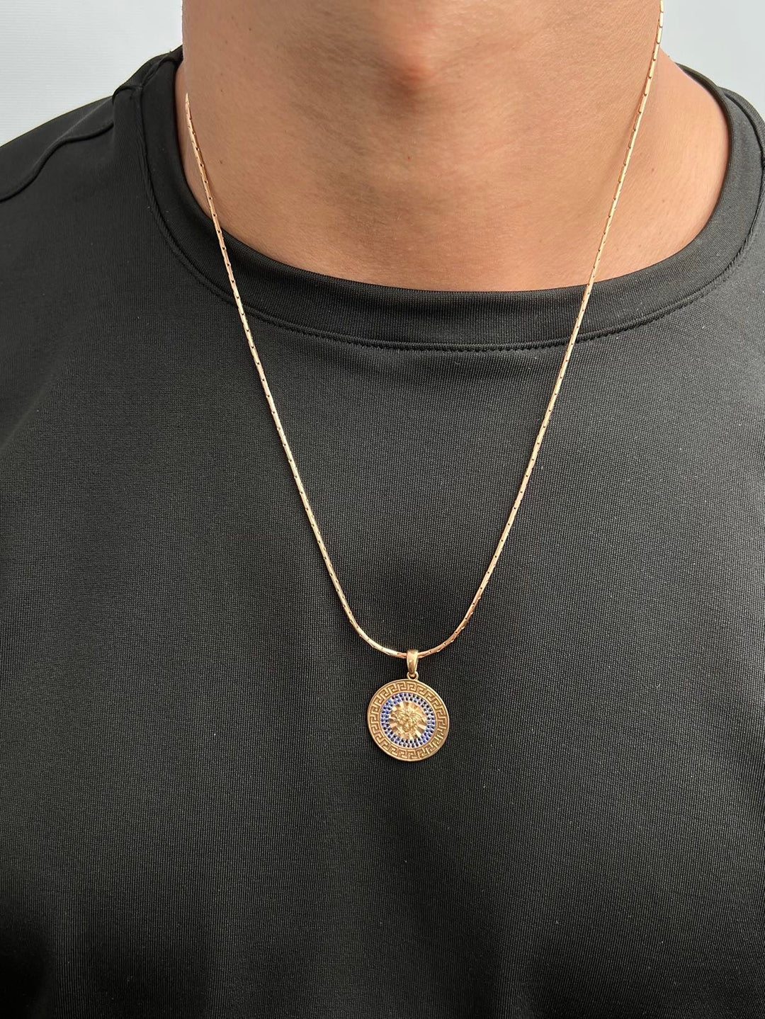 Dije medusa con swarovski azul 5.75gr / Largo 3.1cm — Oro Rosado