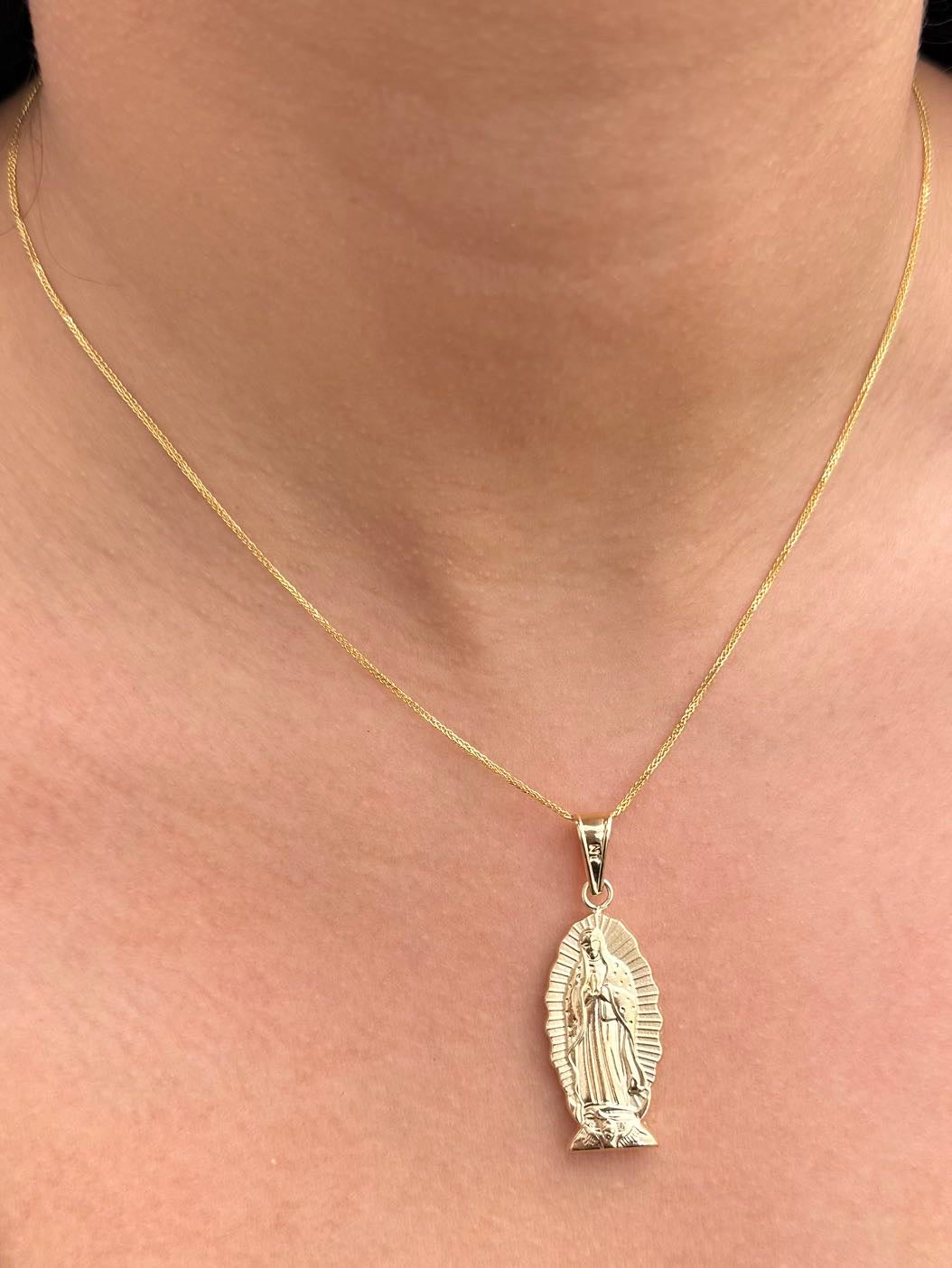 Dije Virgen de Guadalupe 2.6gr / 4.2cm / 15.5mm — Oro Amarillo