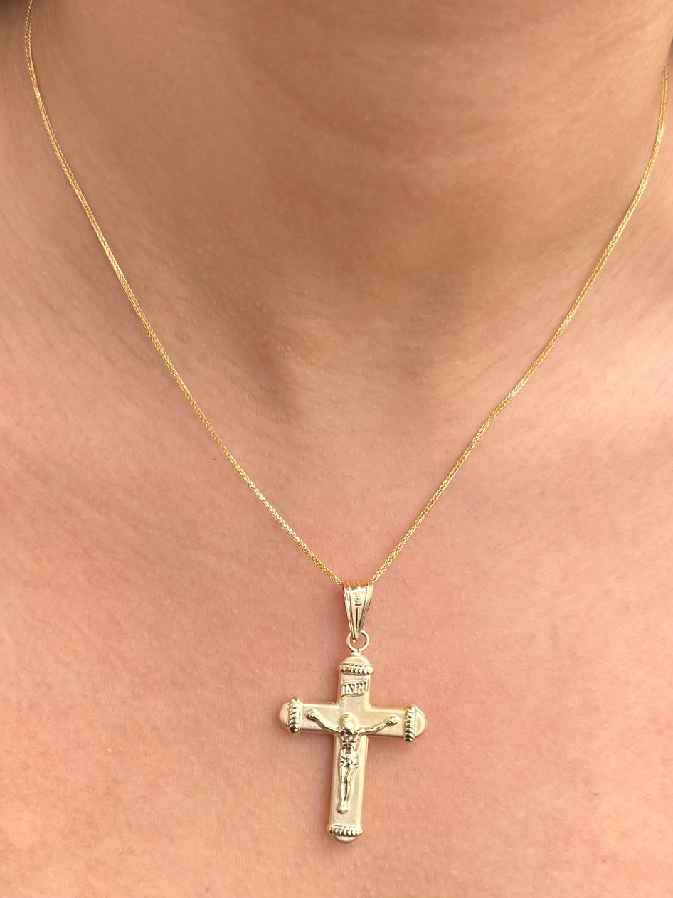 Dije Cruz con Cristo 2.75gr / 4.8cm / 27.3mm — Oro Amarillo
