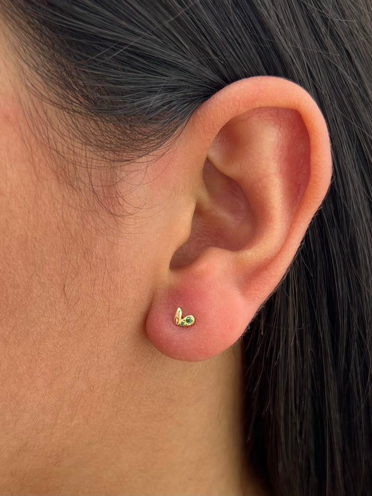 Topos corazon con swarovski verde 0.65gr / Largo 0.38cm / Oro Amarillo Nac B