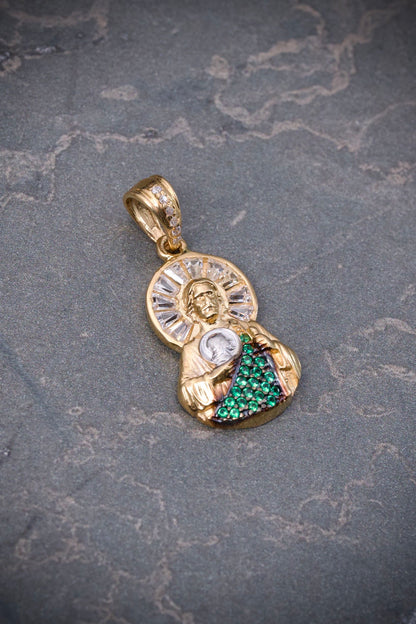Dije san judas con swarovski verde 2.95gr / Largo 2.8cm — Oro Amarillo